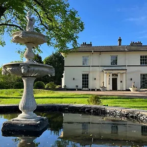 Hotel Highfield Hall, Mold