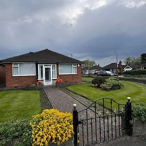 Holiday home 230 Councillor Lane, Cheadle (Greater Manchester)